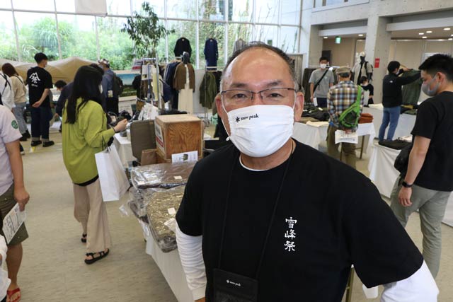 2日間ともユーザーと交流する山井会長