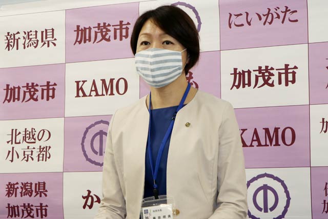 定例会見を行う藤田加茂市長