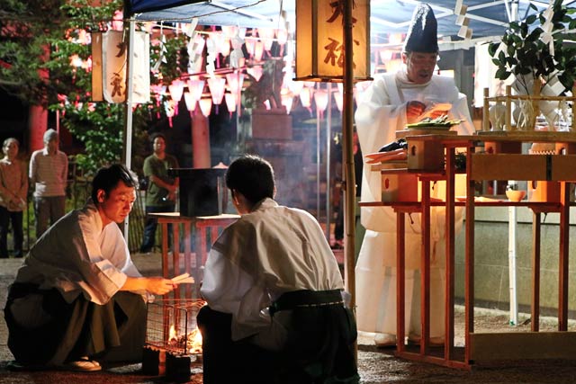 神明宮で行われた夏越の大祓の神事