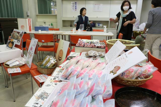 栃尾市民センターで丸鯛などの販売も