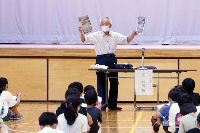 嵐南小学校4年生の7.13水害について学ぶ特別授業の講師の上石さん