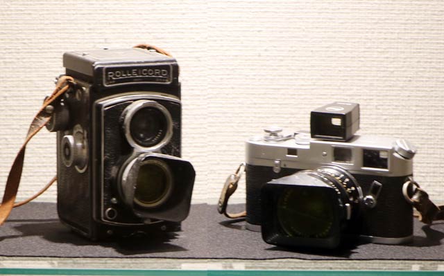 捧さんお愛機「ローライコード」(左)と「ライカ M4」