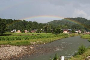 新潟の梅雨は明けず夕立の天気雨に虹