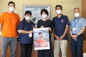 左から松岡さん、高野由美子さん、藤田市長、高野豊さん、五十嵐副市長