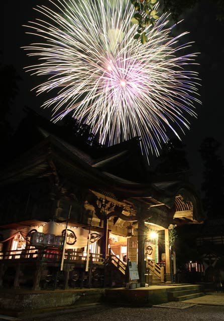 青海神社秋季例大祭の宵宮祭の花火