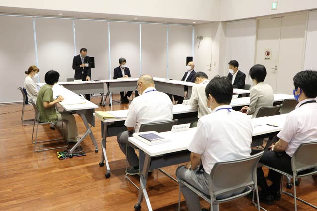 燕市教育長辞職の同意につてい開かれた臨時教育委員会