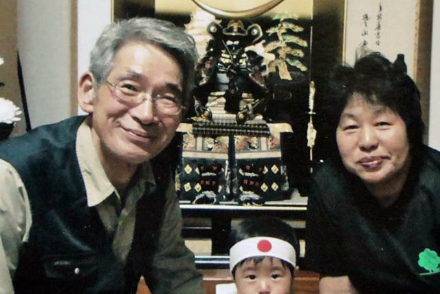 2019年5月の佐藤さん夫婦と孫