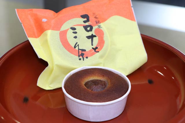 「コロナと三条」は真ん中のクリを付きに隠れた太陽、周囲をコロナに見立てて皆既日食を表現する