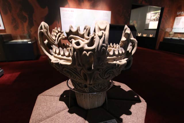新十日町市博物館に展示されている国宝の火焔型土器