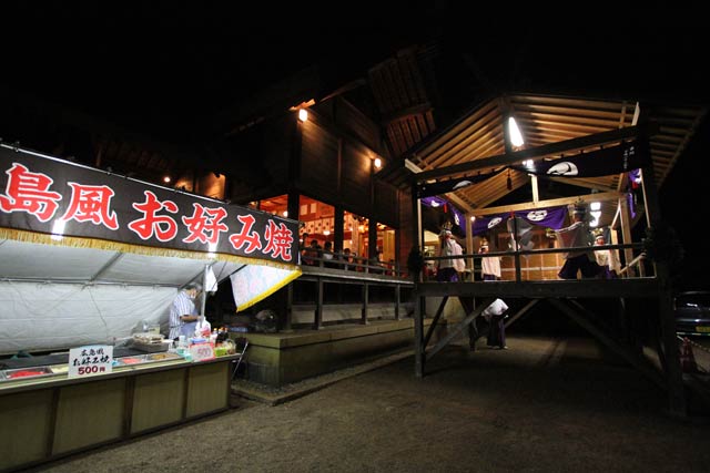 神明宮の秋季例大祭の宵宮の神楽奉納