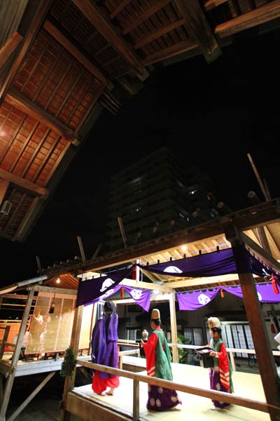 神明宮の秋季例大祭の宵宮の神楽奉納