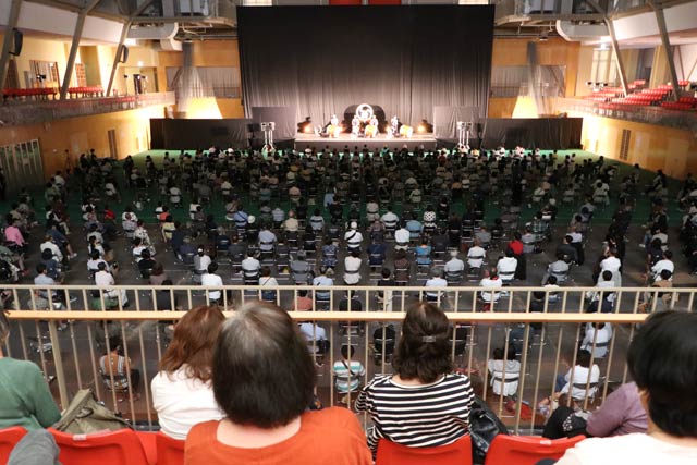 満席の会場
