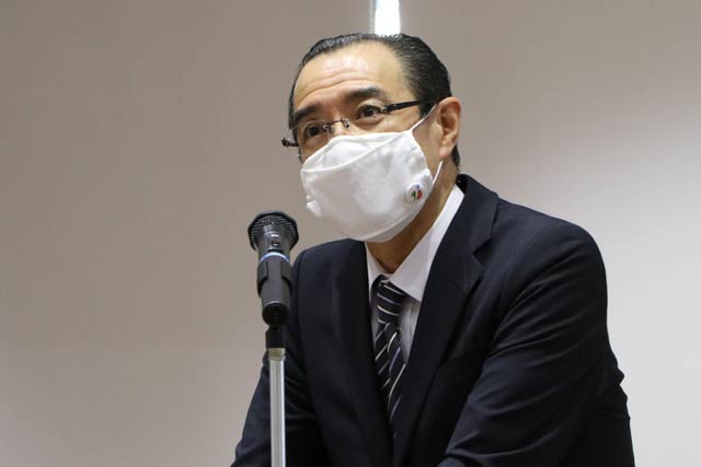 退任のあいさつを行う遠藤前教育長