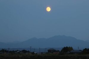 燕市分水地区から中秋の名月前夜の月