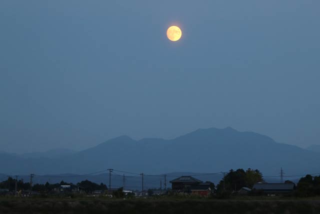  燕市分水地区から中秋の名月前夜の月