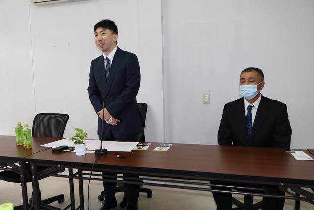 竹内後援会長も同席して記者会見