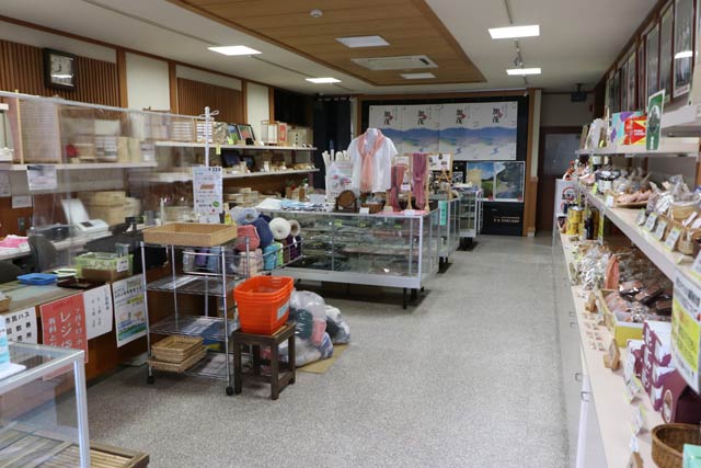 加茂市土産物センター・インフォメーションセンターの店内