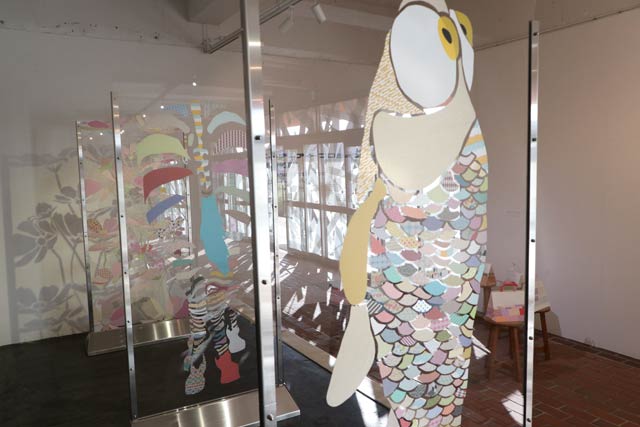 アクリル板にマスキングテープを張って制作したアート作品
