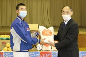 JAにいがた南蒲から加茂暁星硬式野球部に難関突破米とナシ