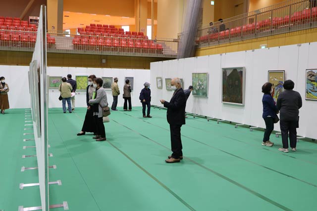 第16回三条市美術展の会場の様子