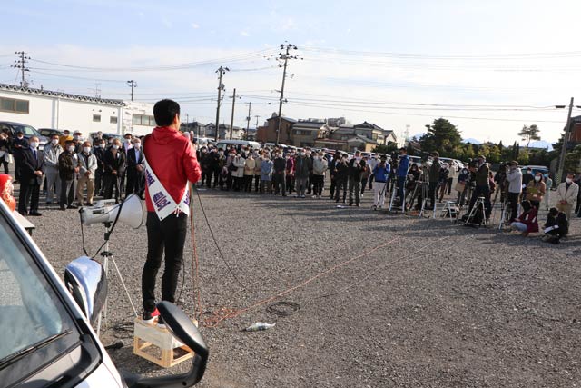 200人余りが参集