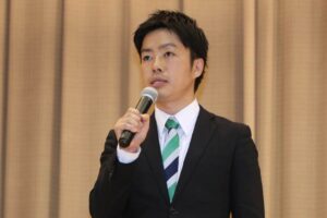 決意表明する滝沢氏