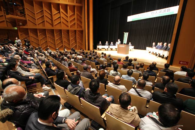 500人で満員の会場