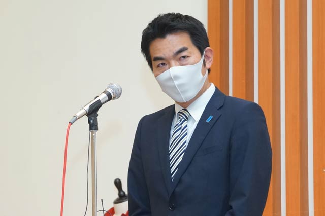 敗戦の弁を述べる名古屋氏
