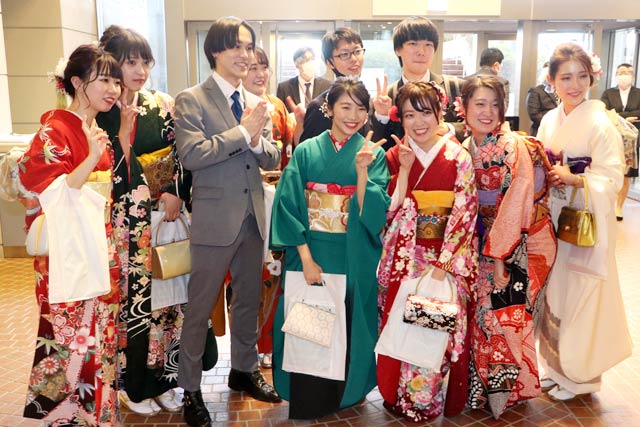 燕市成人式の新成人