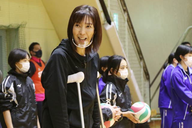 指導する大林素子さん