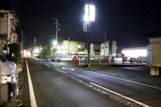 事故現場、両者とも写真の奥に向かって進行中にぶつかった