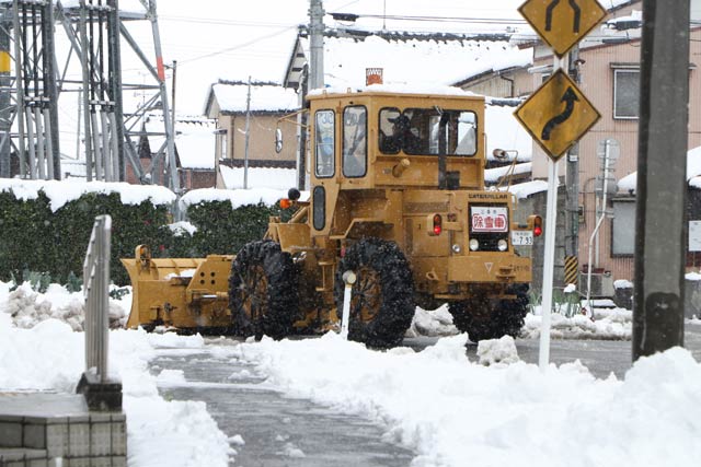 三条市上須頃地内での除雪作業
