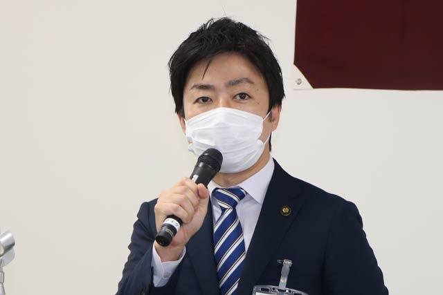 年末のあいさつを行う滝沢市長