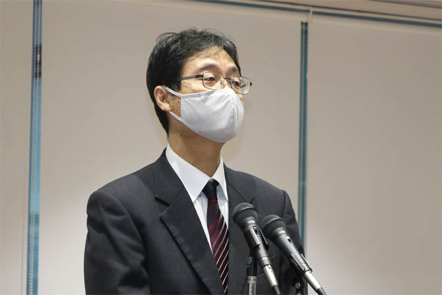 年末の訓示を行う鈴木燕市長