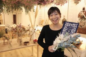 移転オープンした「Tette」で経営する山本いすずさん