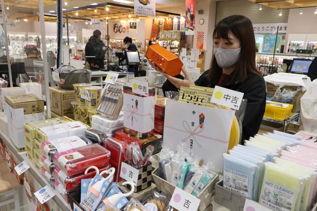 燕三条じばさん新春初売りの新春おみくじ