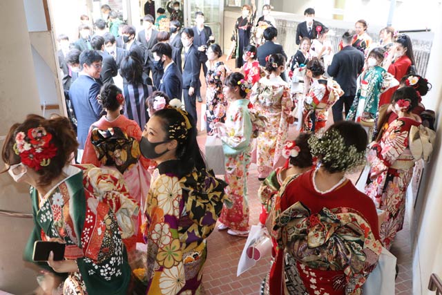 昨年11月の燕市成人式のようす