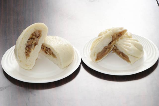 「燕三条ご当地中華まん」の左が「燕三条ラーメンまん」、右が「車麩まん」