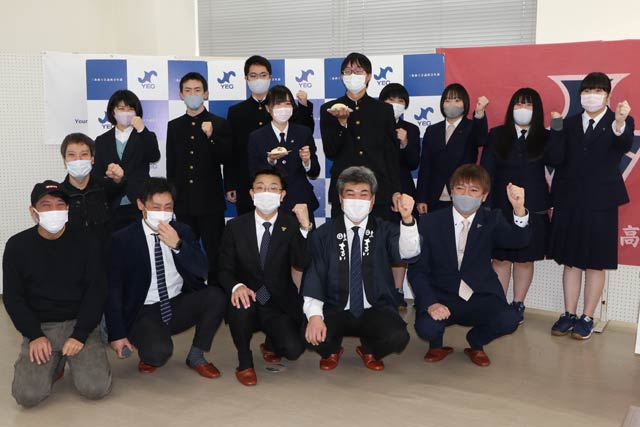 発表会の関係者ら