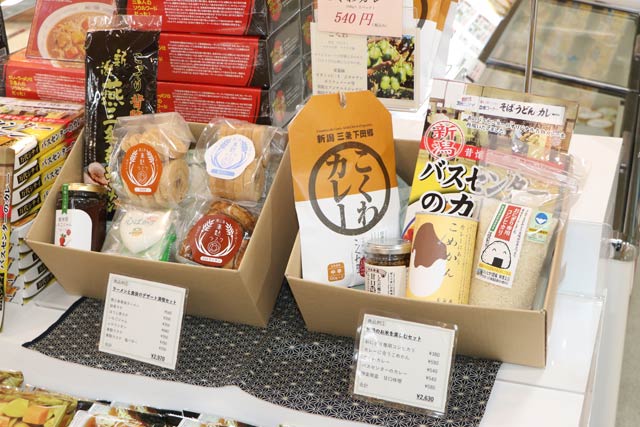 コーナーに並ぶふるさとの食品