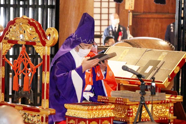 導師を務める門谷管長