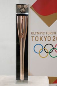 2月21日に加茂市役所に展示された東京五輪聖火のトーチ