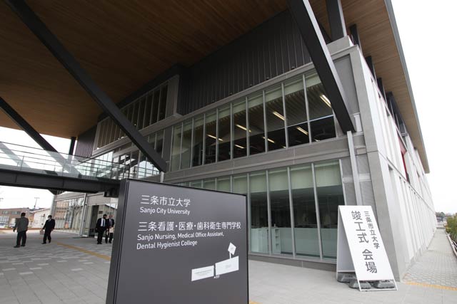 建物正面
