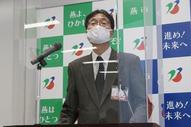 定例記者会見を行う鈴木市長