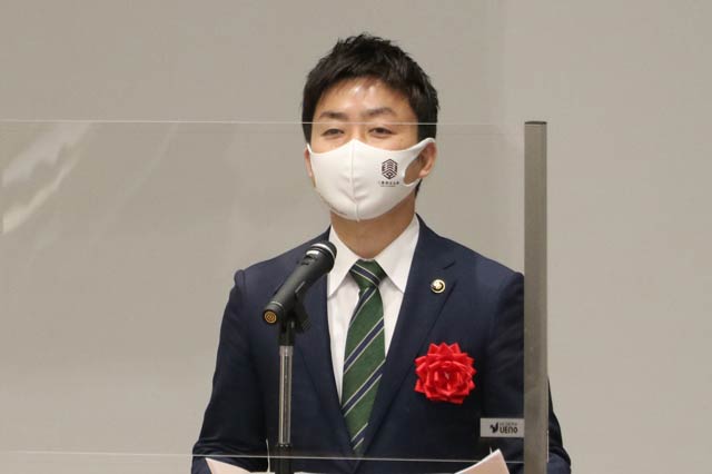 滝沢亮三条市長