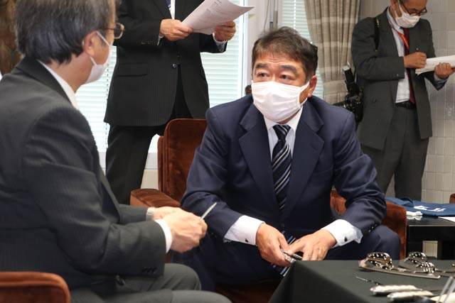 「グランプリ バターナイフ」 で審査委員特別賞を受けた株式会社大泉物産の大泉一高代表取締役社長