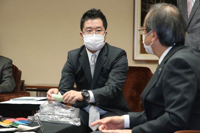 「のりシュレッダー」で審査委員特別賞を受けた株式会社曙産業の大山周平常務取締役