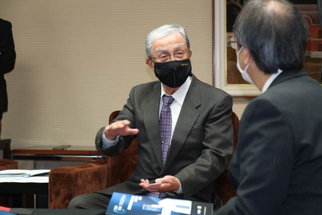 「ツバメエアクリーンテント」で優秀賞・新潟県知事賞を受けた株式会社吉田工業の吉田徳夫取締役会長