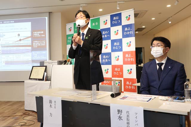 記者会見