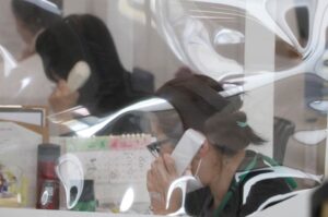 ワクチン接種予約受け付けの問い合わせの電話がなりやまない担当部署